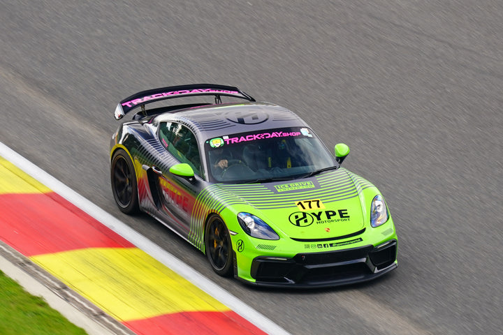 Porsche Cayman GT4 MR